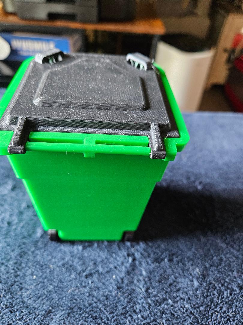 Desktop garbage bin